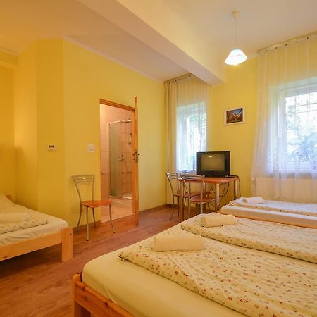 Aparthostel Fryderyk Krakau Buitenkant foto