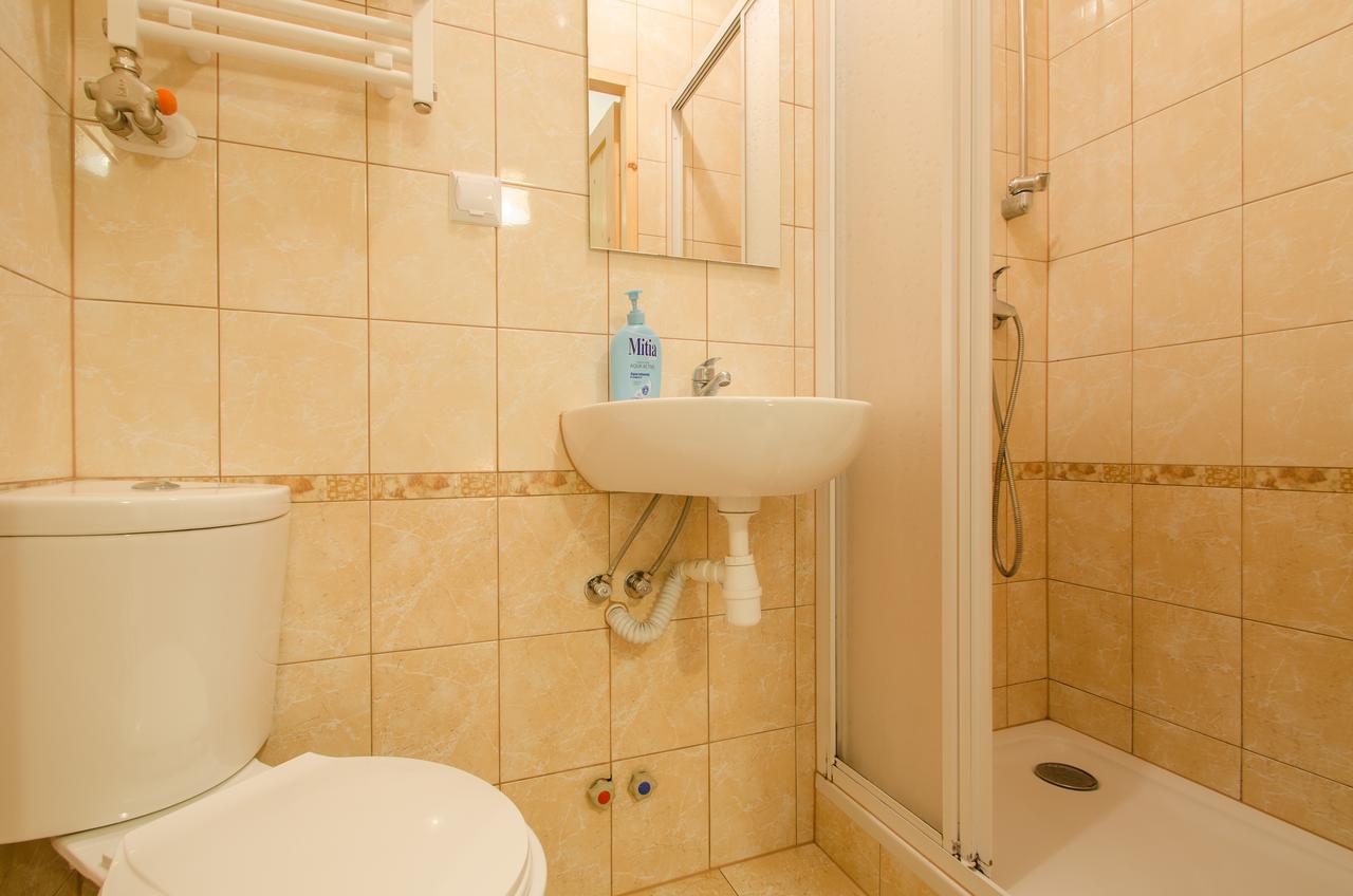 Aparthostel Fryderyk Krakau Buitenkant foto